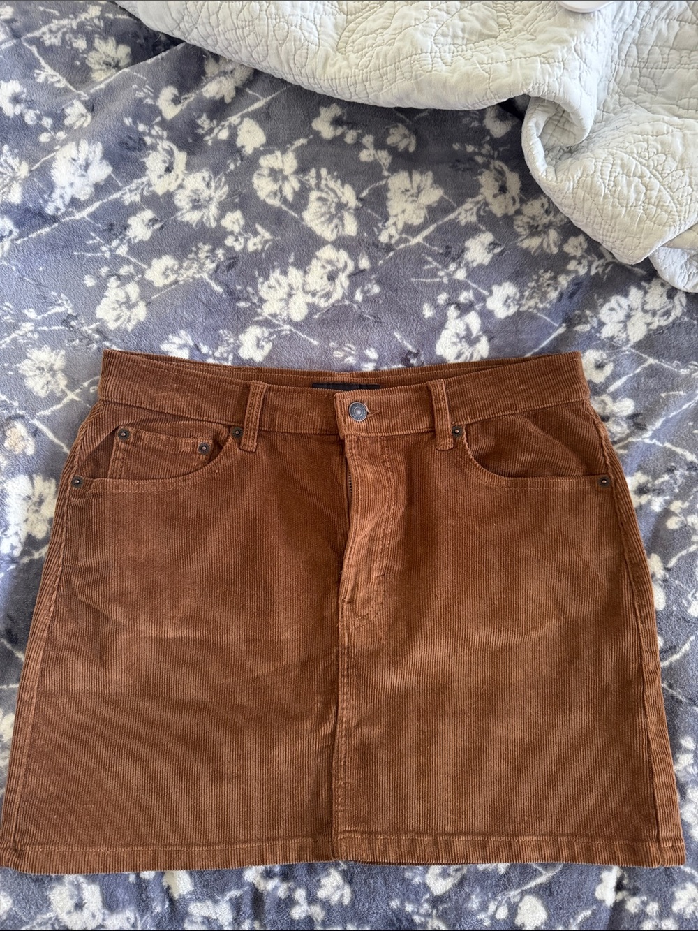Women’s corduroy bottoms label